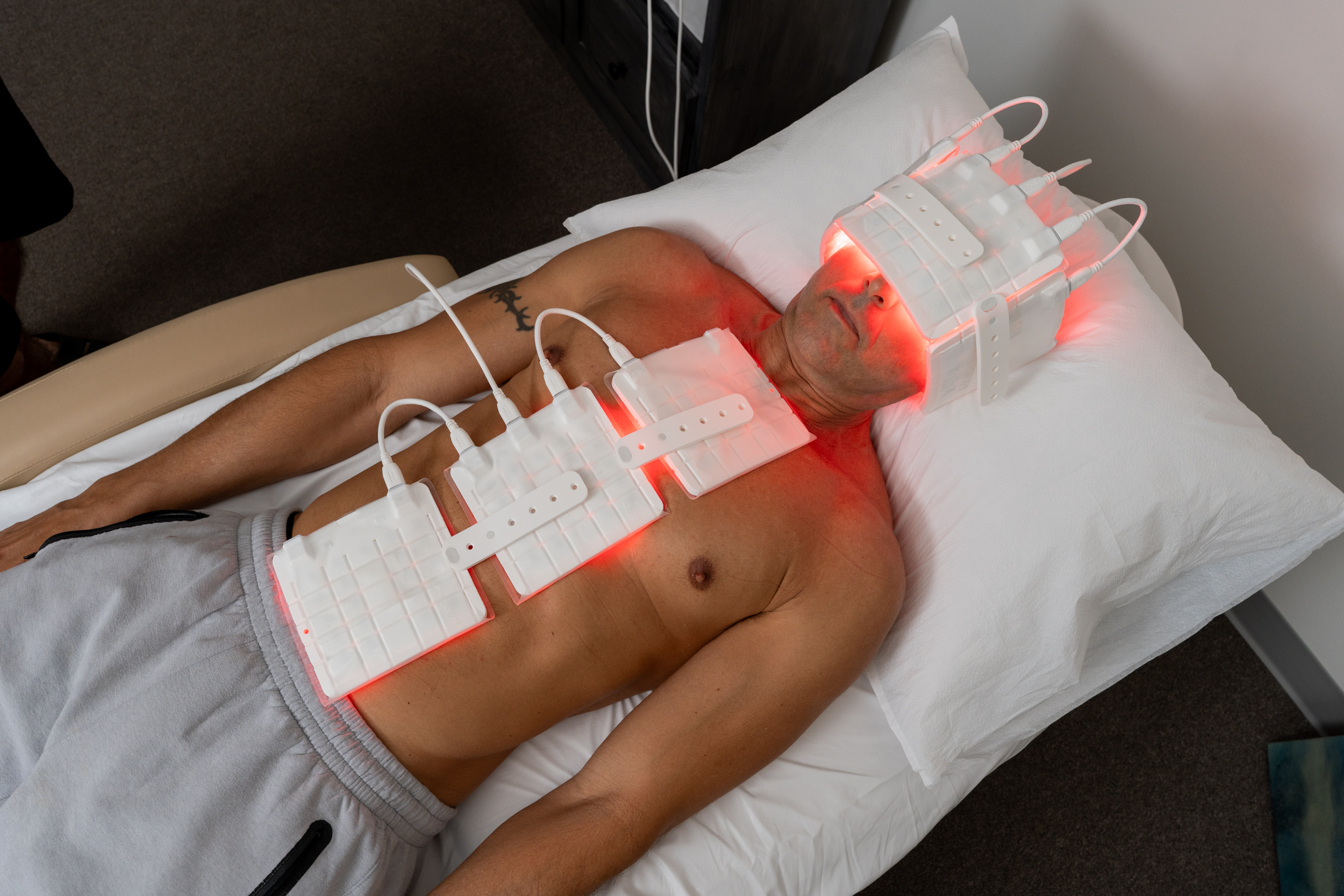 Athlete using UltraRed Light PBM pads on immune system and sinuses to accelerate recovery, breathe easier, and energize pre-event.